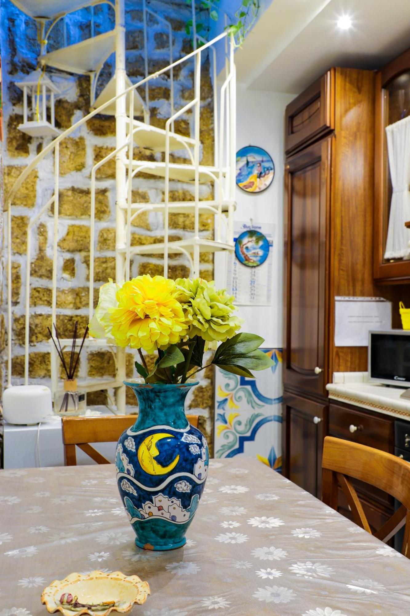 Giallo Napoletano Home Naples Luaran gambar