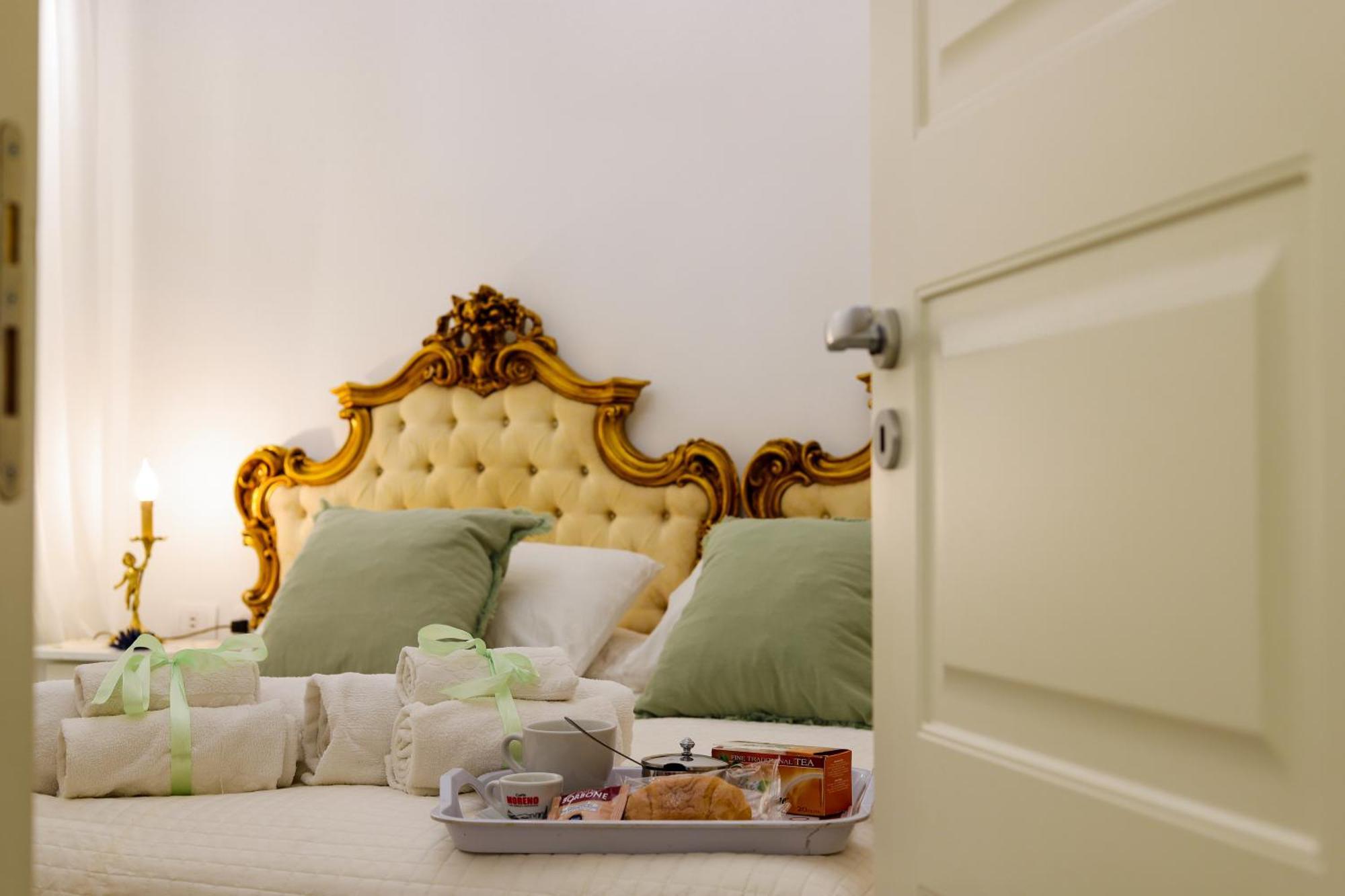 Giallo Napoletano Home Naples Luaran gambar